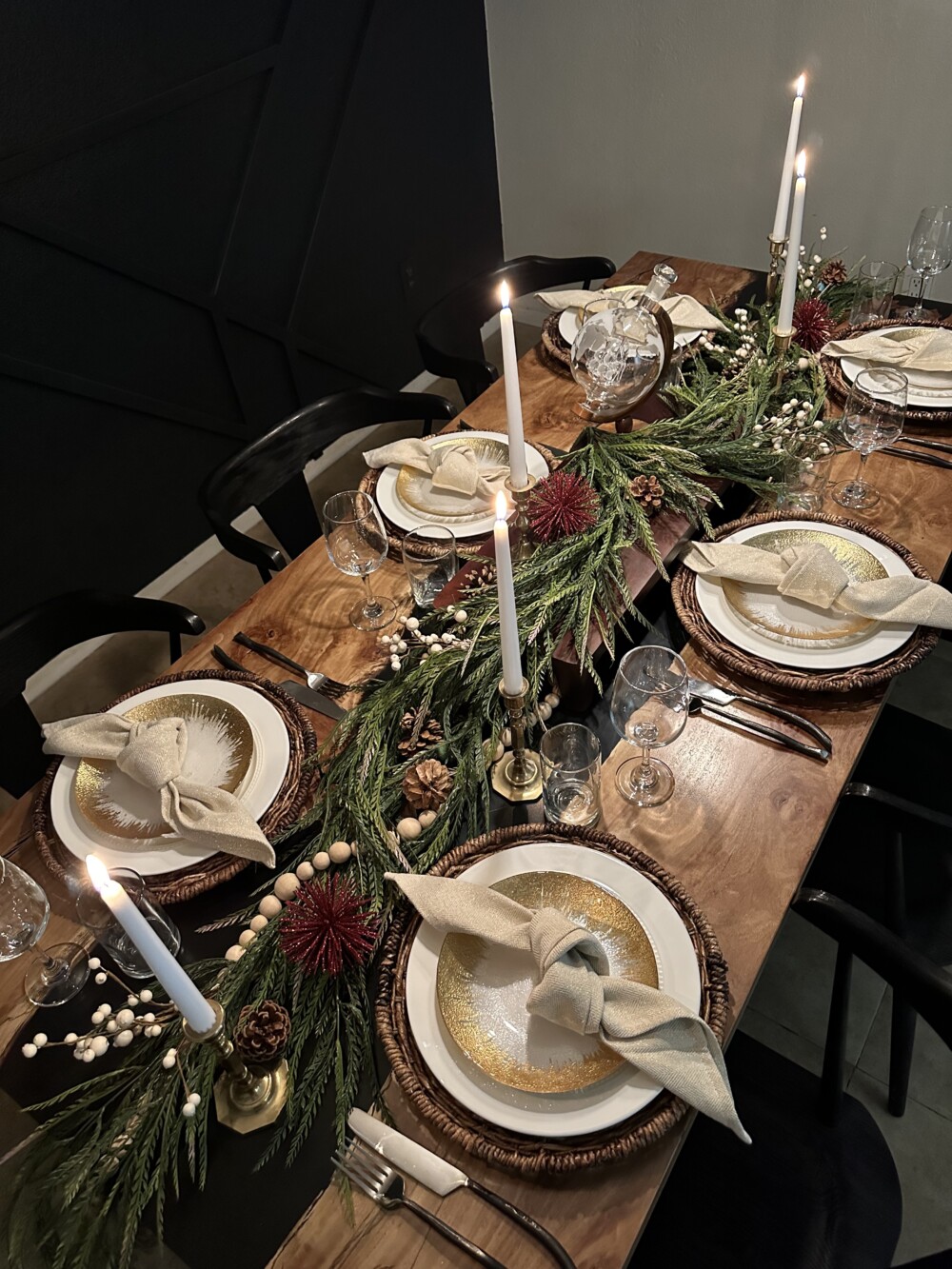 COMPLETE TABLE SETTING