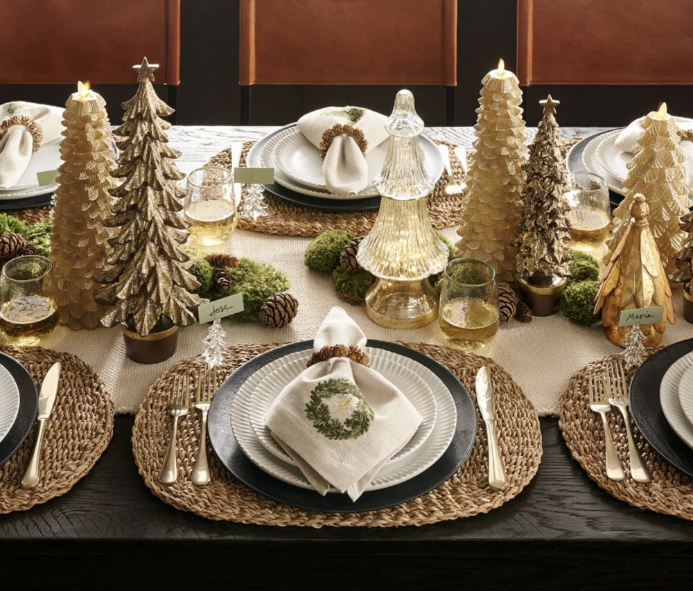 Holiday-Themed Tablescape